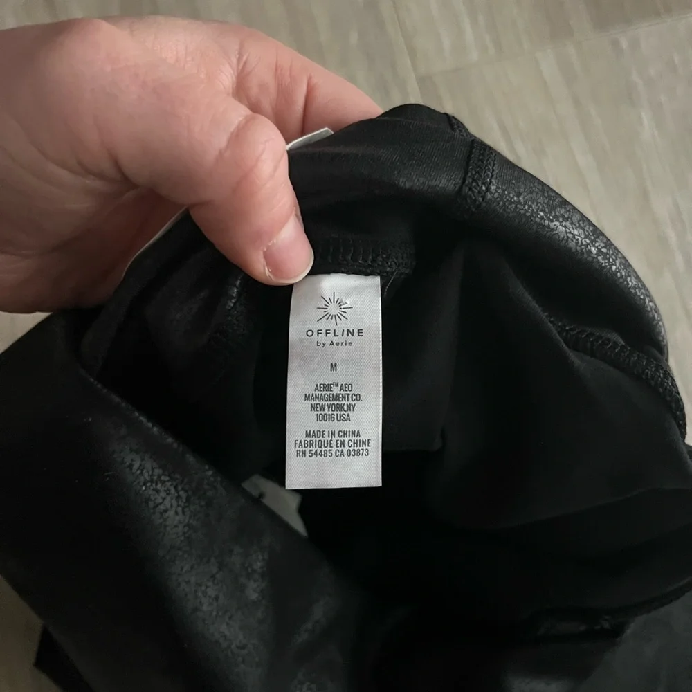 NWT OFFLINE By Aerie Real Me High Waisted Crossover Legging Black Metallic - M - Picture 5 of 9